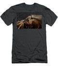 1 Mole Cricket Gryllotalpa Brachyptera Aaron Ansarov T-Shirt